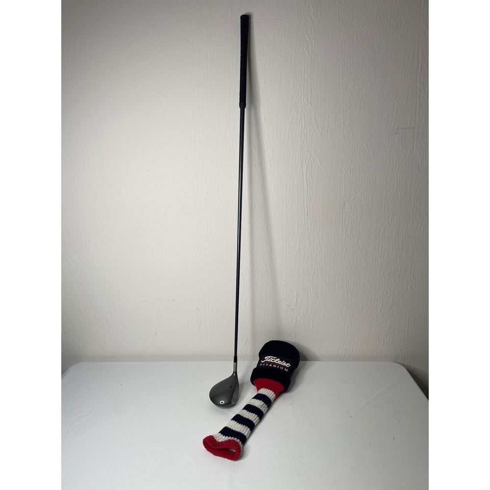 Titleist Titanium 975D Driver 9.5* Men Right Hand Stiff Flex Graphite w/ Cover